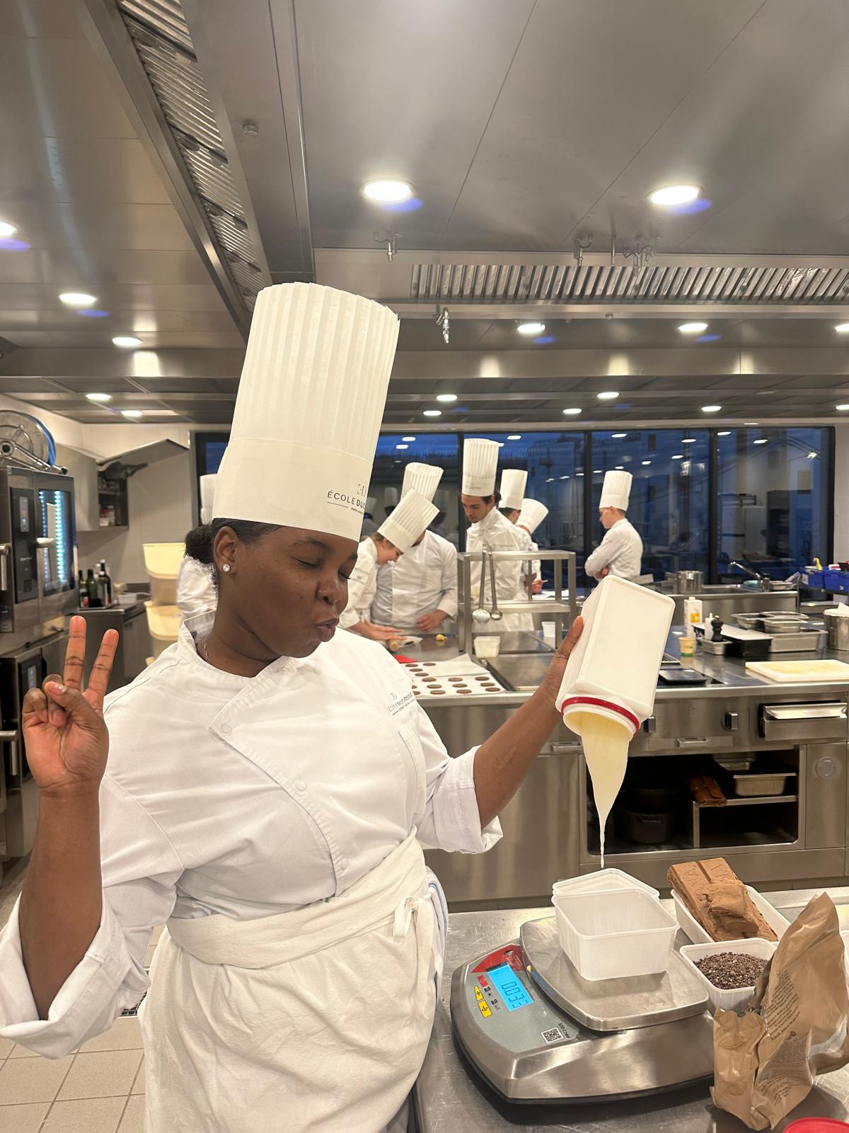 La fondatrice en cuisine pendant sa formation à l'École Ducasse
