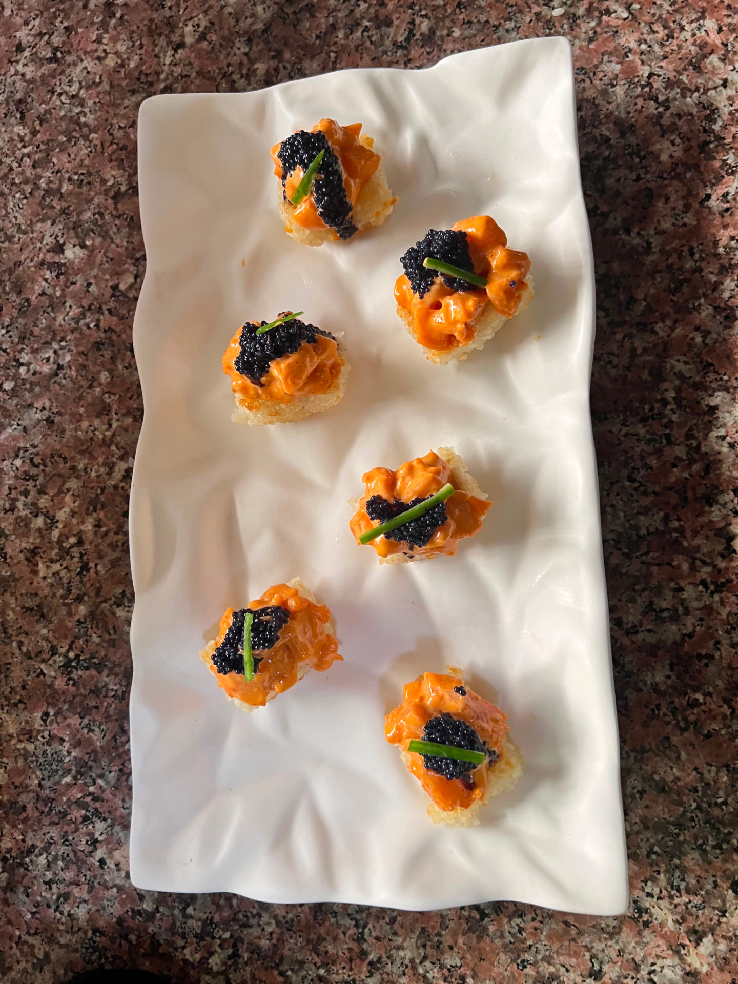 Bouchées apéritives, crème d'agrumes et caviar