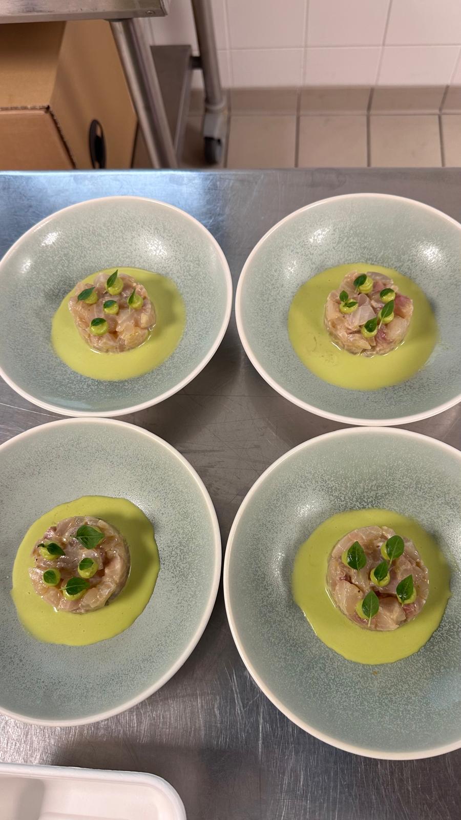 Tartare de poisson, crème d'herbes