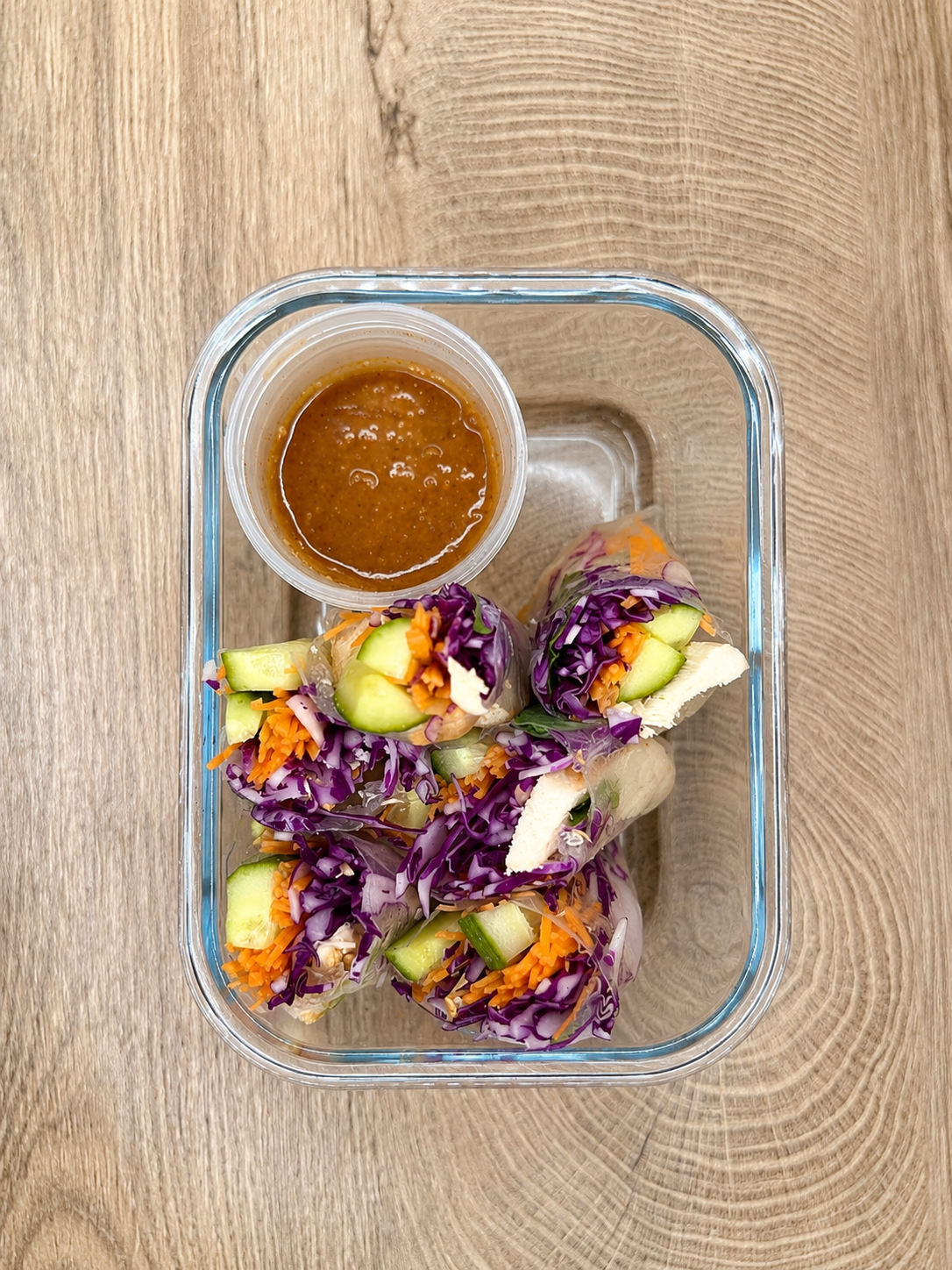 Rouleaux de printemps au poulet et sauce cacahuète